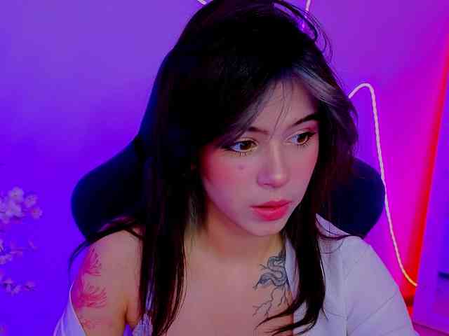 CoralineJones webcam