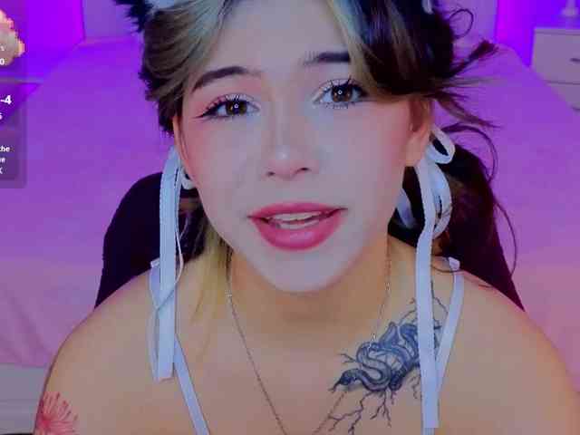 CoralineJones webcam