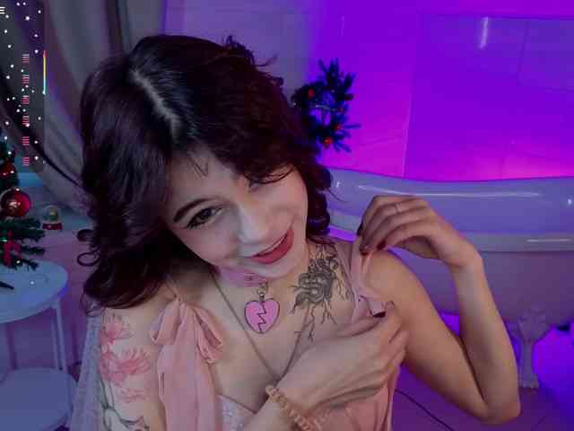 CoralineJones webcam