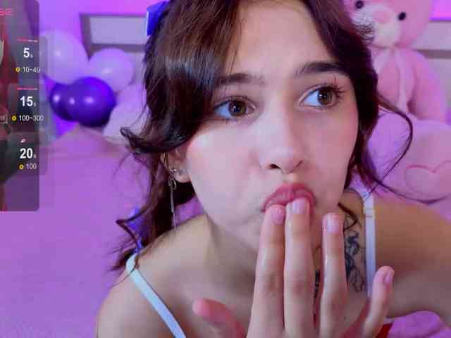 CoralineJones webcam