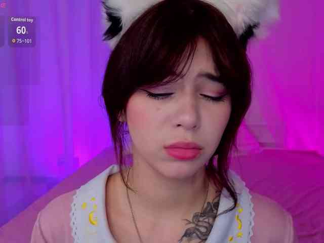 CoralineJones webcam