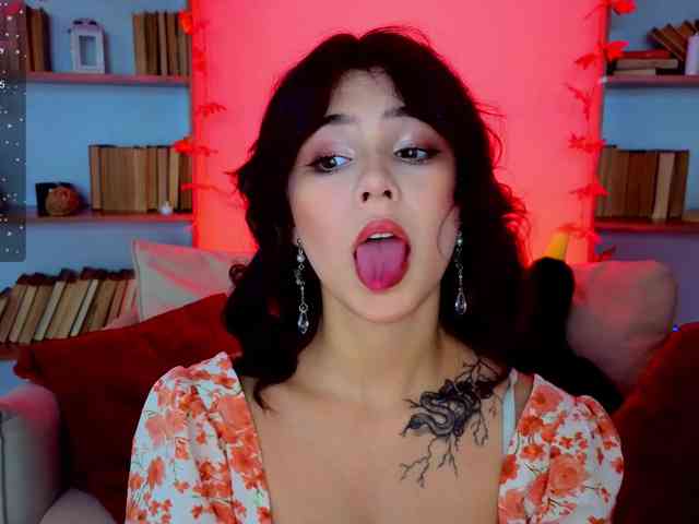 CoralineJones webcam