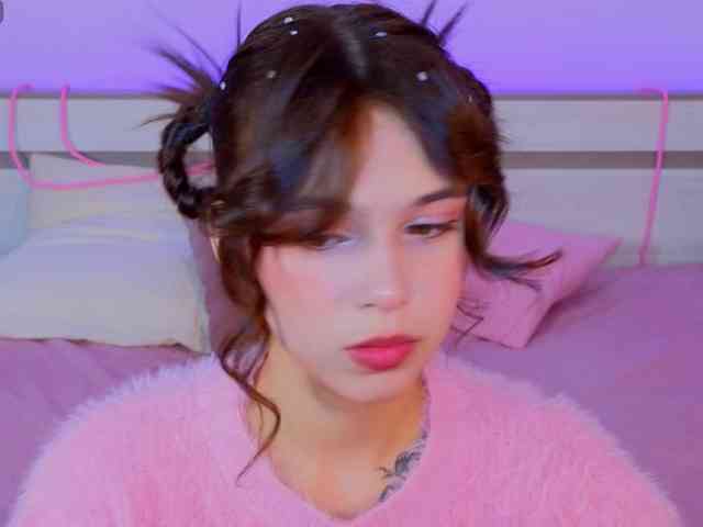 CoralineJones webcam