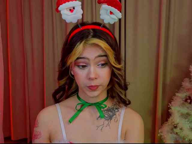 CoralineJones webcam