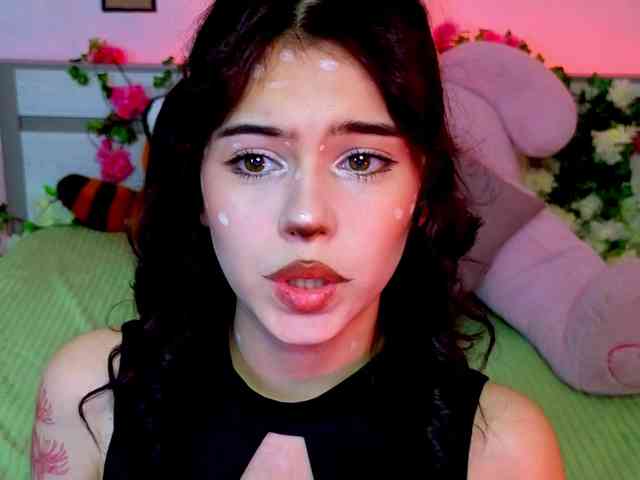 CoralineJones webcam