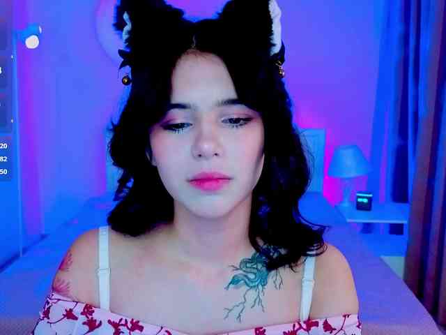 CoralineJones webcam