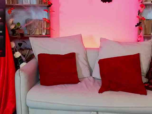 CoralineJones webcam