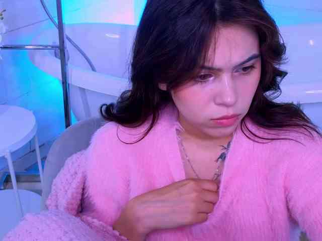 CoralineJones webcam