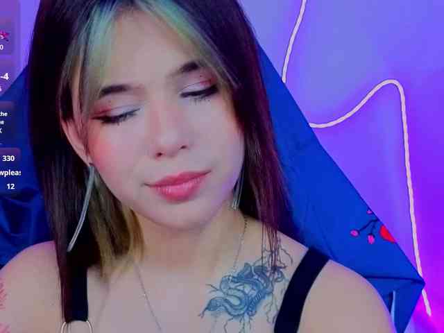 CoralineJones webcam