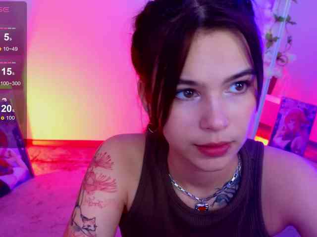 CoralineJones webcam