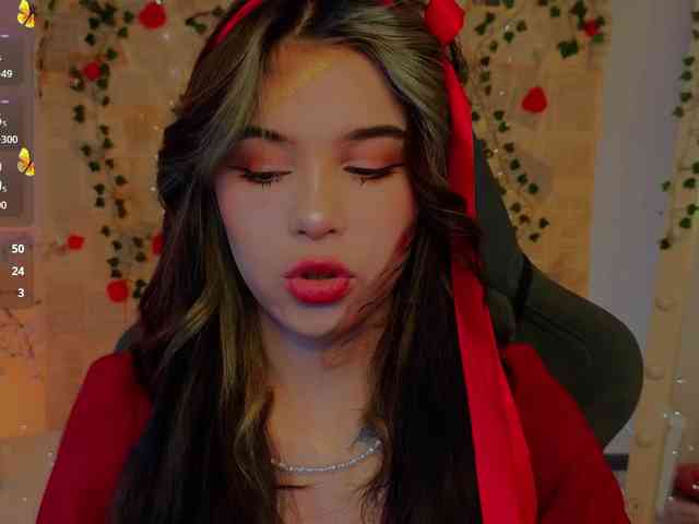 CoralineJones webcam