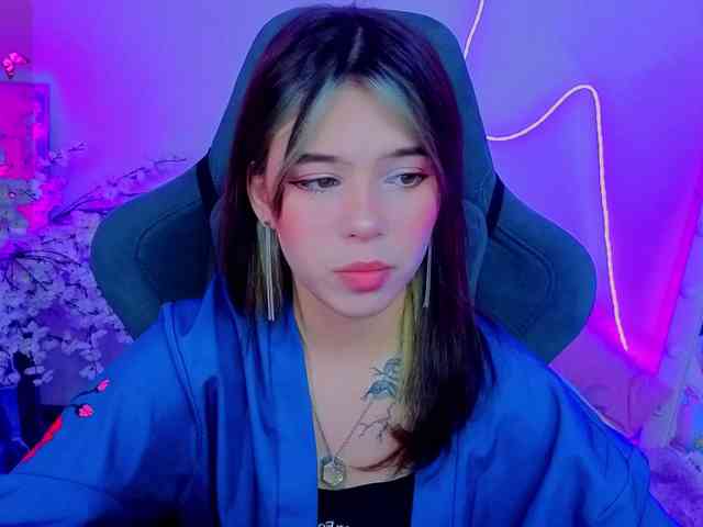 CoralineJones webcam