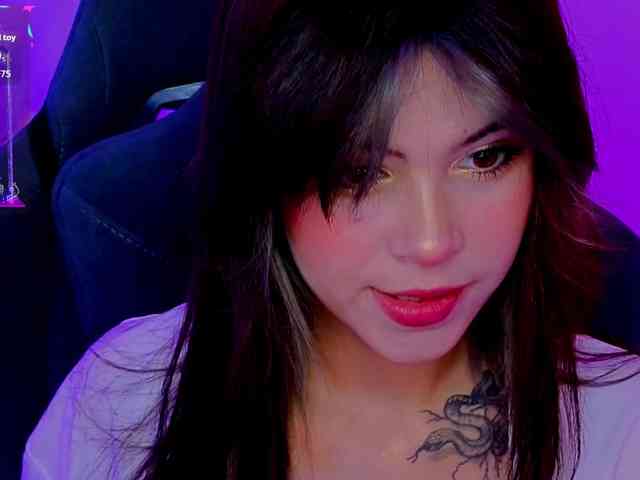 CoralineJones webcam