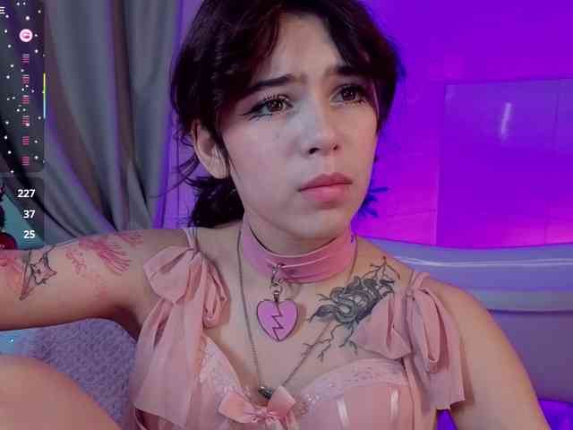 CoralineJones webcam