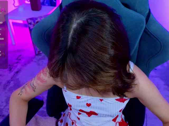 CoralineJones webcam