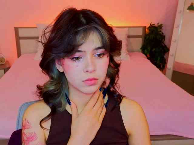 CoralineJones webcam