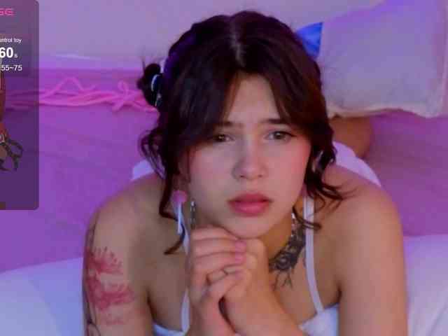 CoralineJones webcam