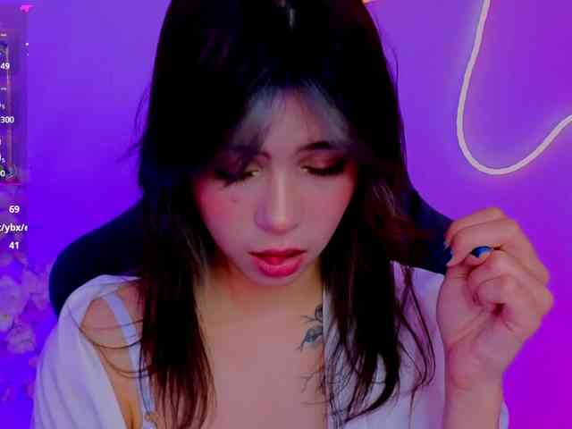 CoralineJones webcam