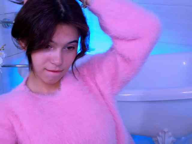 CoralineJones webcam