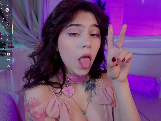 CoralineJones webcam