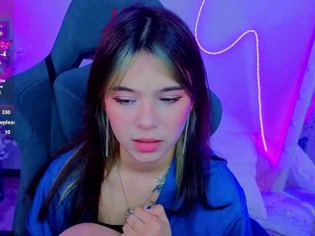 CoralineJones webcam