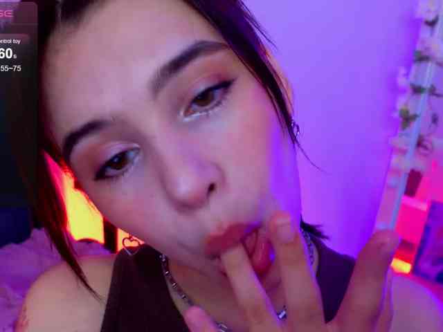 CoralineJones webcam