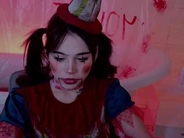 CoralineJones webcam