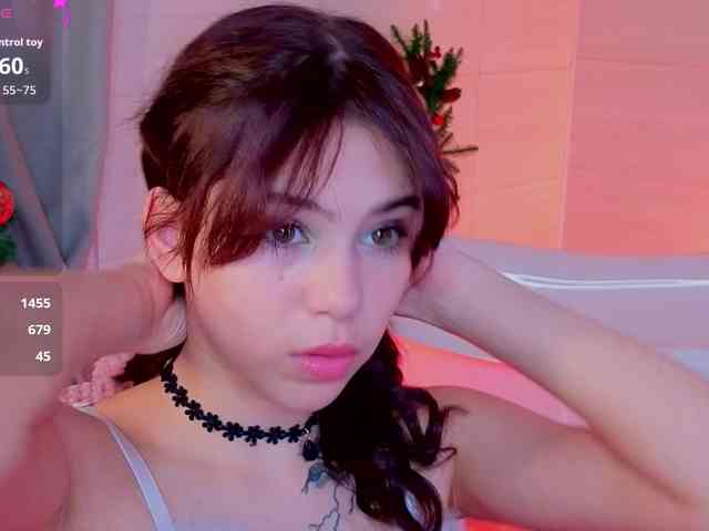 CoralineJones webcam