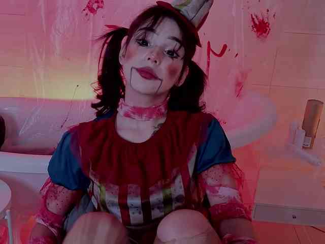 CoralineJones webcam