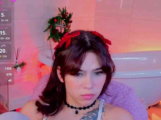 CoralineJones webcam