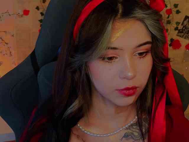 CoralineJones webcam