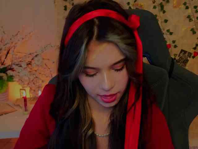 CoralineJones webcam