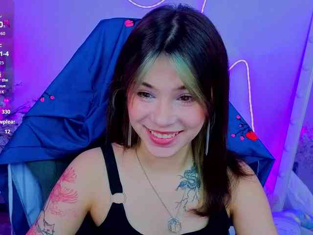 CoralineJones webcam