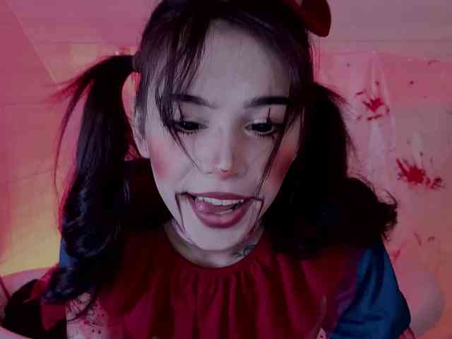 CoralineJones webcam