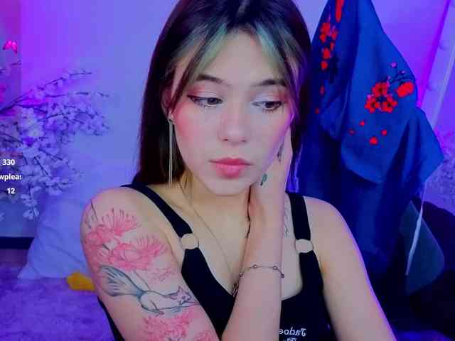 CoralineJones webcam