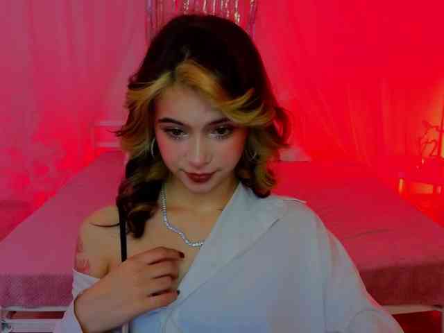 CoralineJones webcam