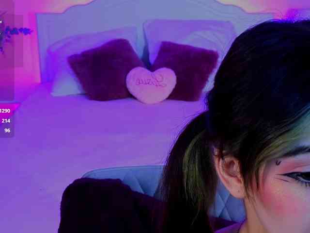 CoralineJones webcam