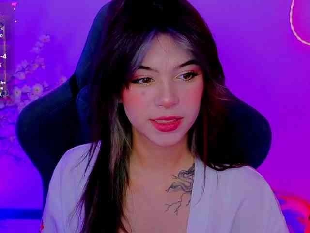 CoralineJones webcam