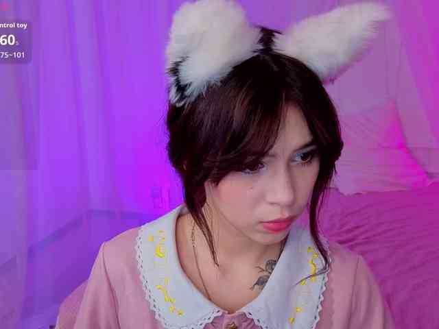 CoralineJones webcam