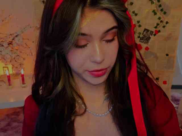 CoralineJones webcam