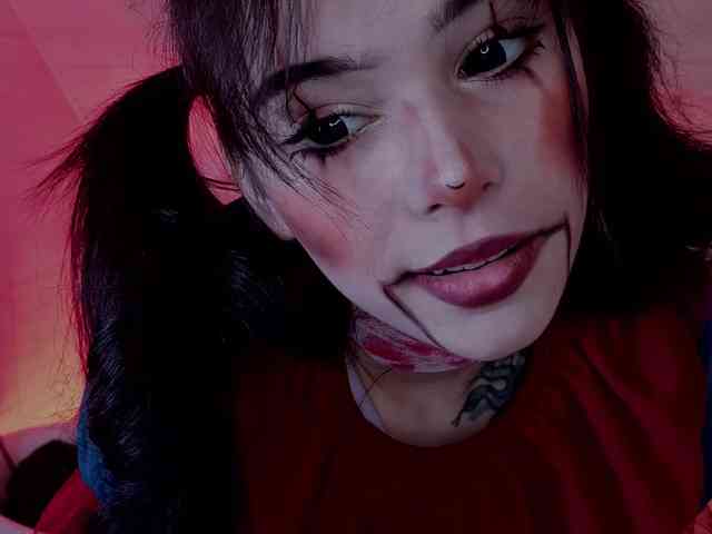 CoralineJones webcam