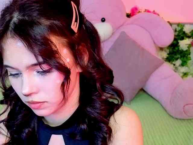 CoralineJones webcam