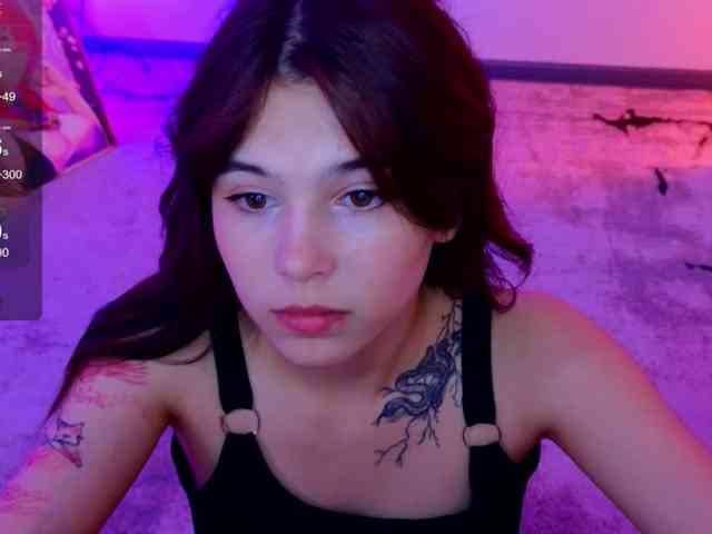 CoralineJones webcam