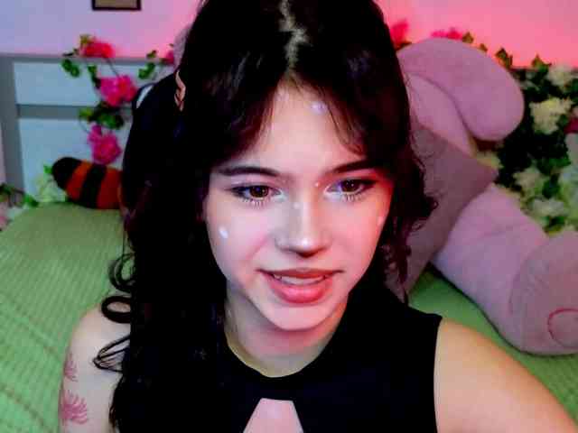 CoralineJones webcam
