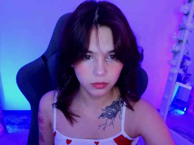 CoralineJones webcam
