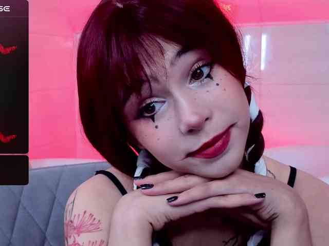 CoralineJones webcam