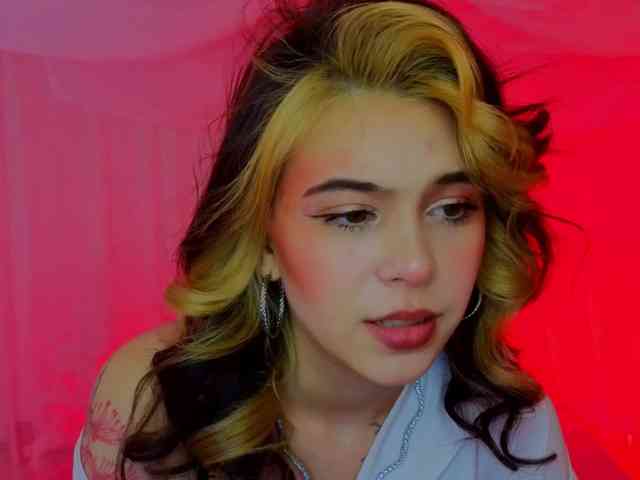 CoralineJones webcam