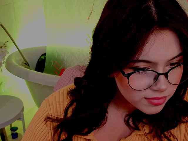 CoralineJones webcam