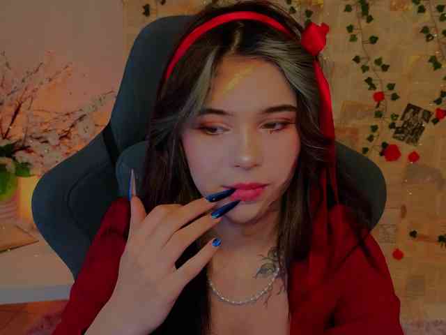 CoralineJones webcam