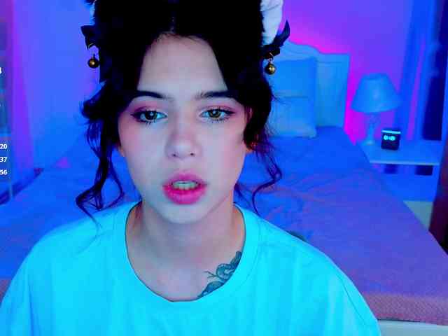 CoralineJones webcam